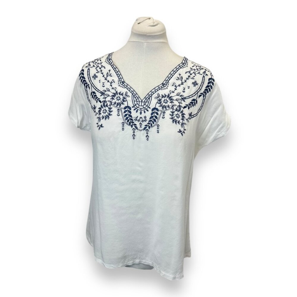 Nurture Women’s V-Neck Short Sleeve Top Embroidered Floral Lightweight White L